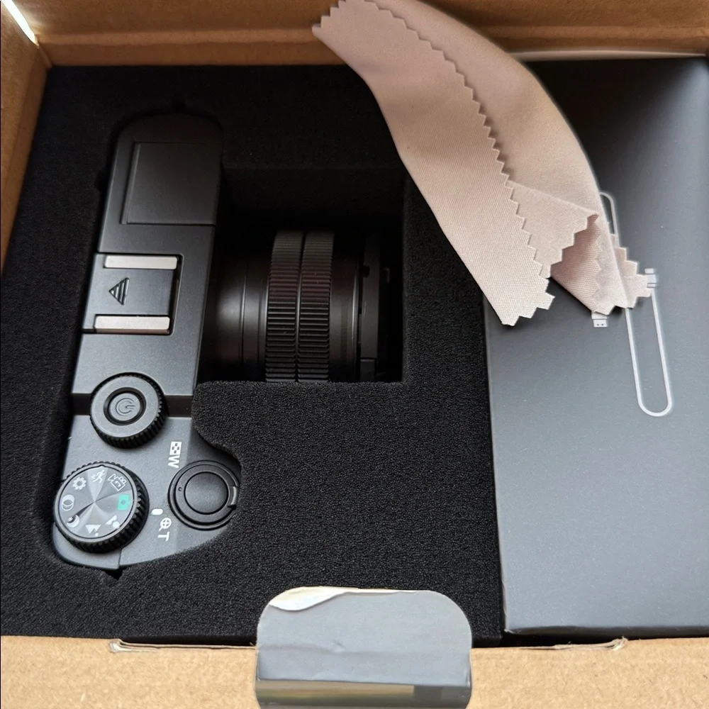 4K Ultra HD Black Digital Camera with Powerful Zoom